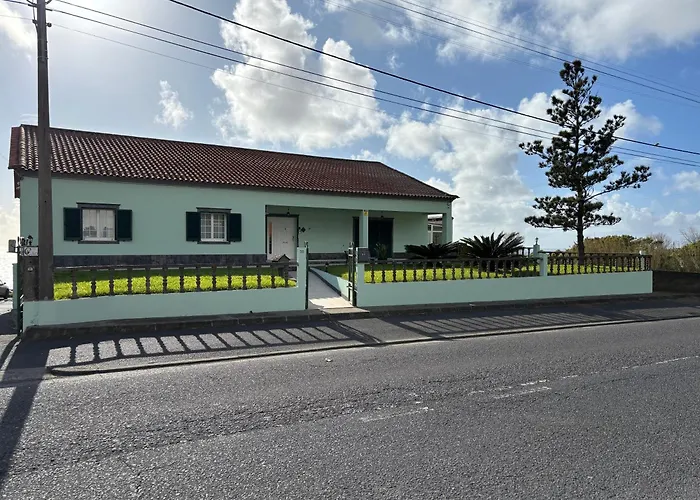 Tropical House 蓬塔德尔加达